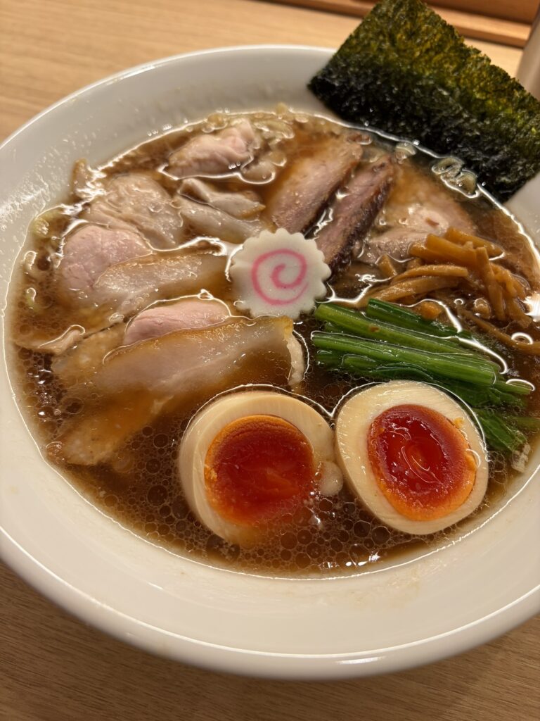 味玉醤油半チャーシューメン
